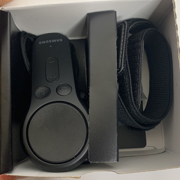 Gear VR Controller | Black New in Box | Wireless BlueTooth Brand | Gaming Piece - Picture 3 of 13